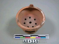 藏品(陶製暖爐)的圖片